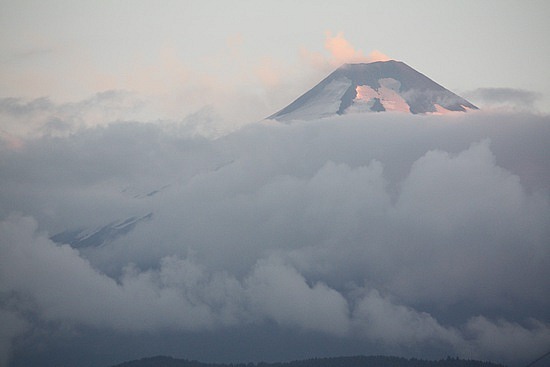 Vulkan Villarica am Abend von Pucón aus