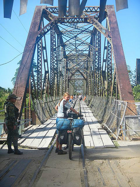 Stahlbogenbrücke nach Costa Rica