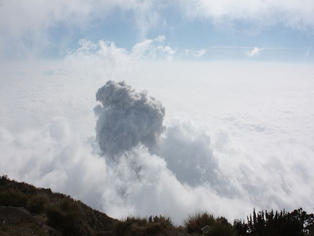 Vulkanwolke des Nachbarn "Santiaguito"