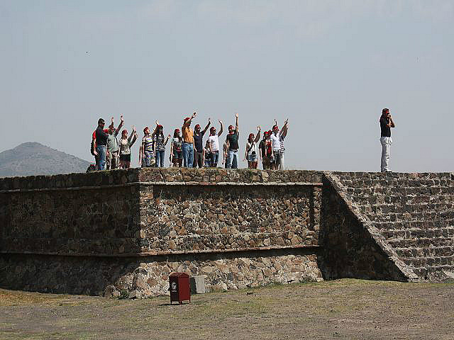 verrückte Touristen in Teotihuacán