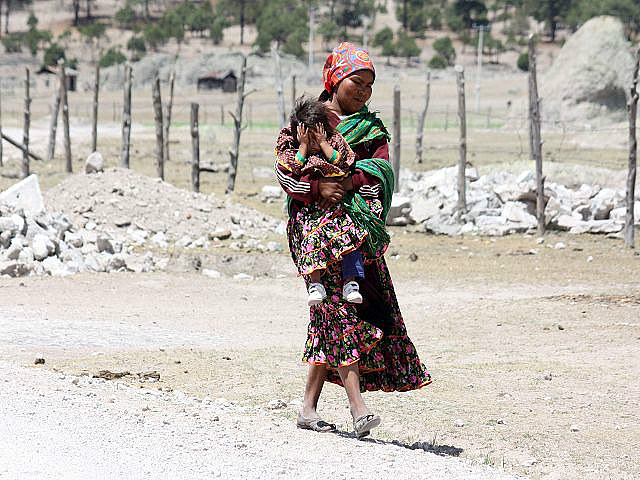 Tarahumara, Mutter mit Kind