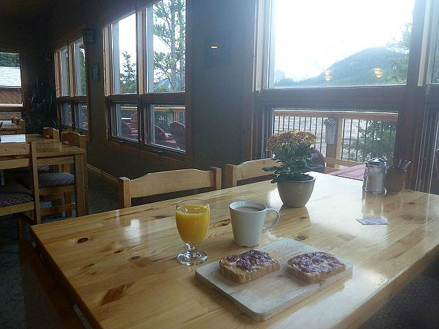 Frühstück in der Mount Engadine Lodge
