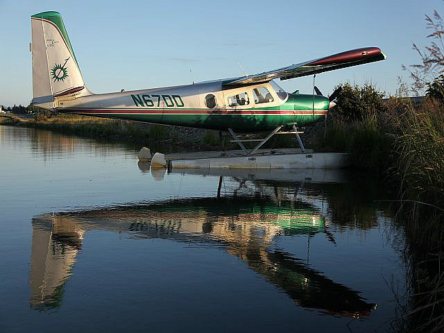 Wasser-Flugzeug, das Transportmittel in Alaska