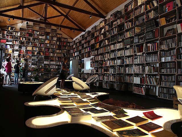 Bücherregale in Óbidos