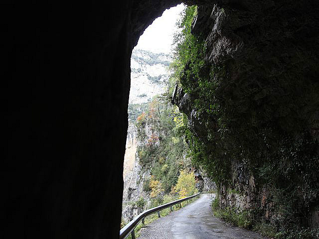 durch Tunnel