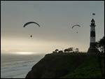 Paraglider am Leuchtturm