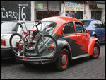 Käfer mit Fahrrad (seht ihr den Kindersitz?)