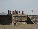 verrückte Touristen in Teotihuacán